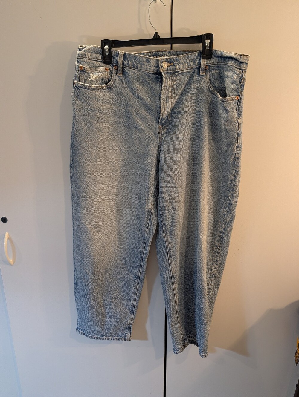 American Eagle Woman's Size 16 Light Wash Barrel Leg Jeans
